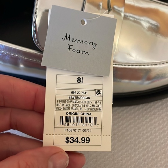 A new day women’s 8.5 Silver Loafers slip in memory foam metallic Jordan NWT - Picture 5 of 6